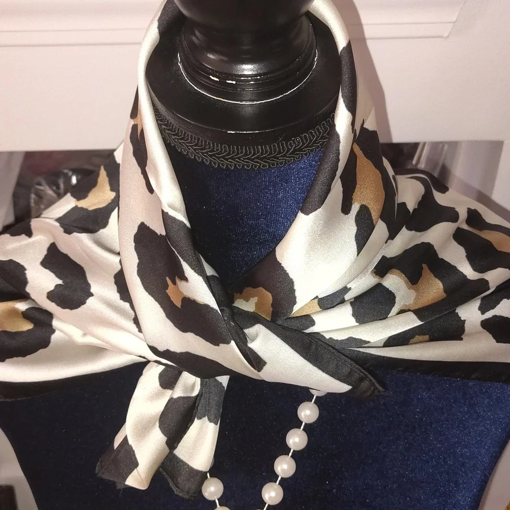 🆕Leopard Print Fabric Scarf/Wrap 2.5Wx2.8LNIP